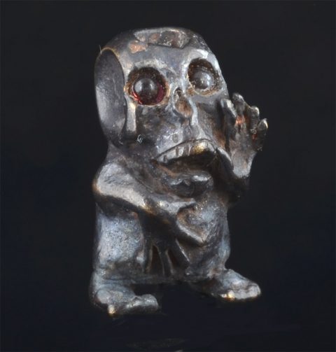 BB57BR | Tiki Skull Man with Garnet Eyes- 00