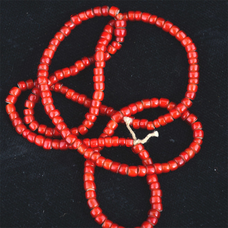 WHB102 | Venetian White Heart Beads – 04