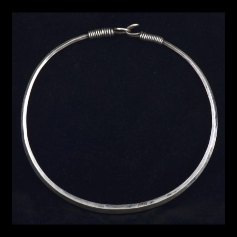 AA1080 | Antique Maio Silver Torque Necklace - 01