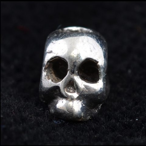 BB80 | Very Small Sterling Skull Bead by Robert Burkett - 00