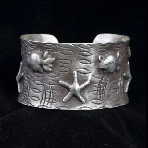 BRA3008 | Hill Tribe Silver Bracelet with Fish and Sea Stars