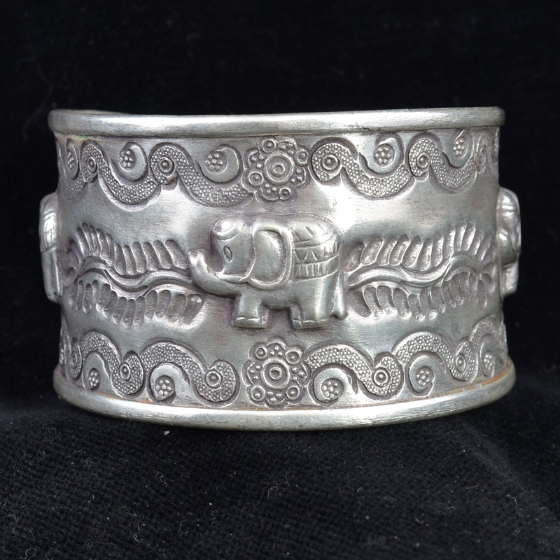 BRA3010 | Hill Tribe Silver Bracelet with Three Elephants - 00 | BRA3010 | Hill Tribe Silver Bracelet with Three Elephants - 00