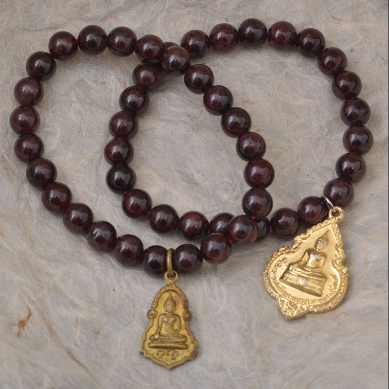YJ112 | Garnet Stretch Bracelet with Buddha Amulet Charm - 00 | YJ112 | Garnet Stretch Bracelet with Buddha Amulet Charm - 00